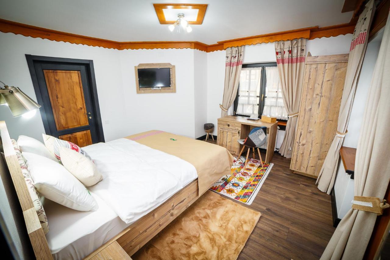 Cameră dublă Deluxe cu balcon