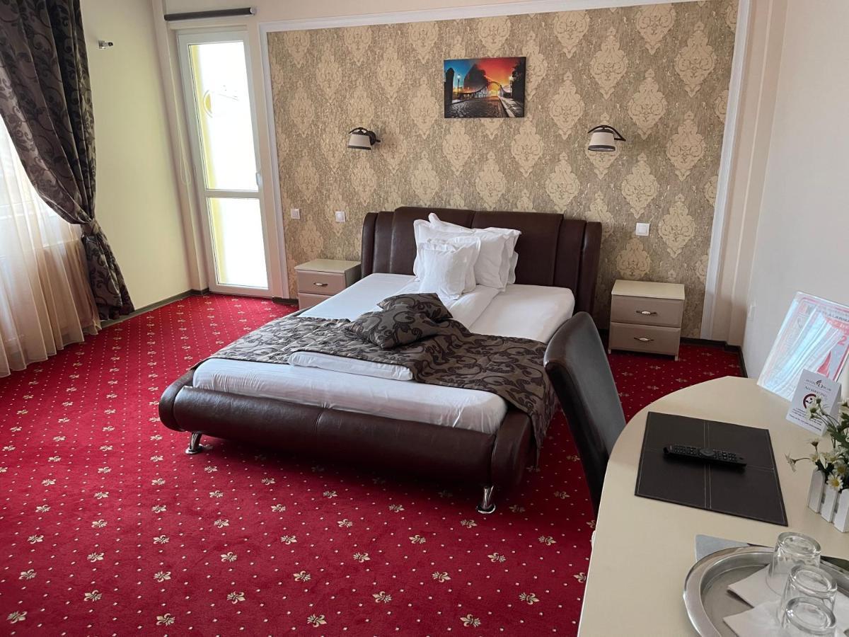 Cameră triplă Deluxe