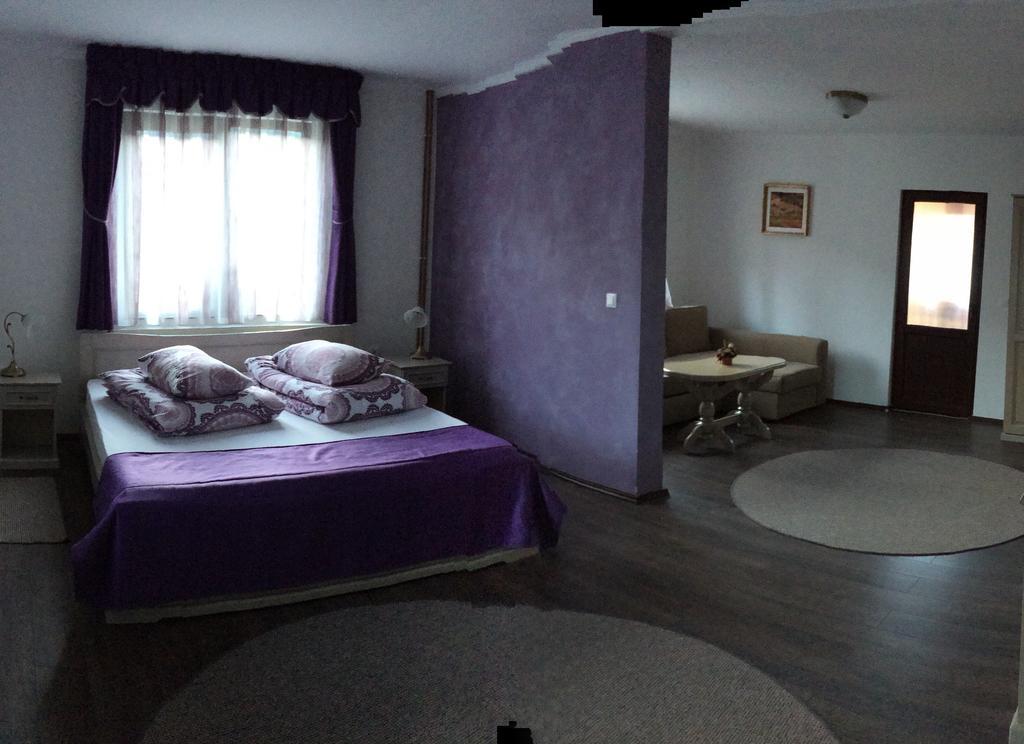 Cameră cvadruplă