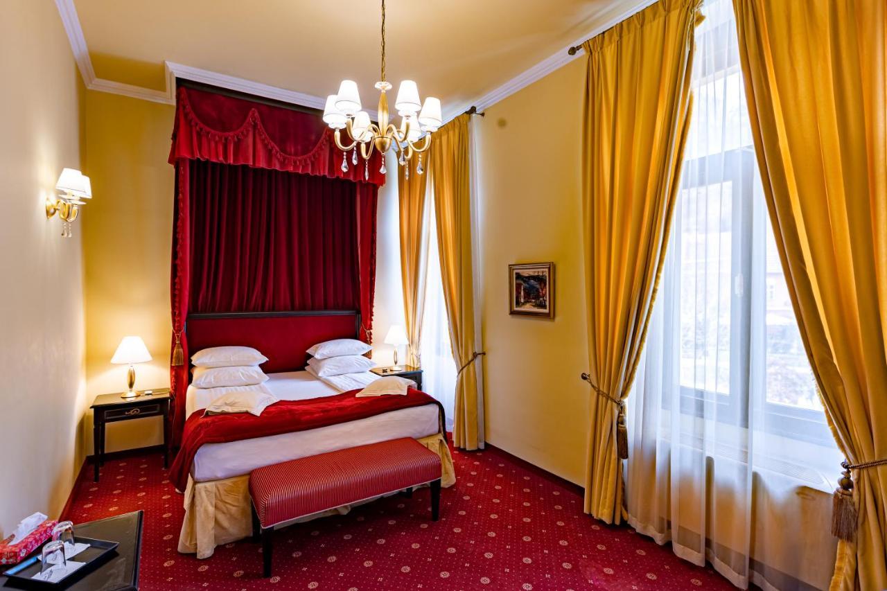 Deluxe Superior Double Room with Citadel View and Canopy Bed