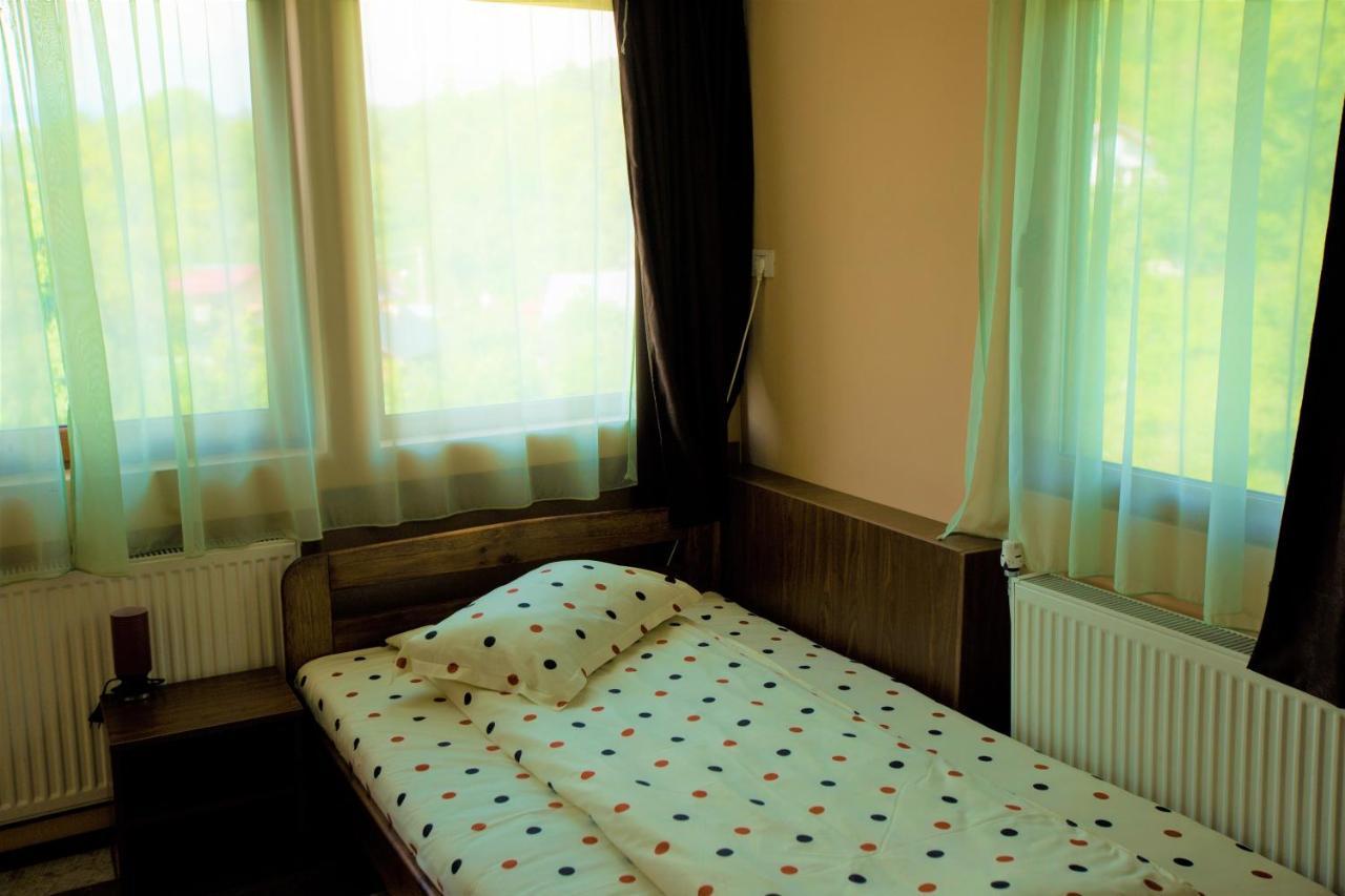 Cameră single tip buget