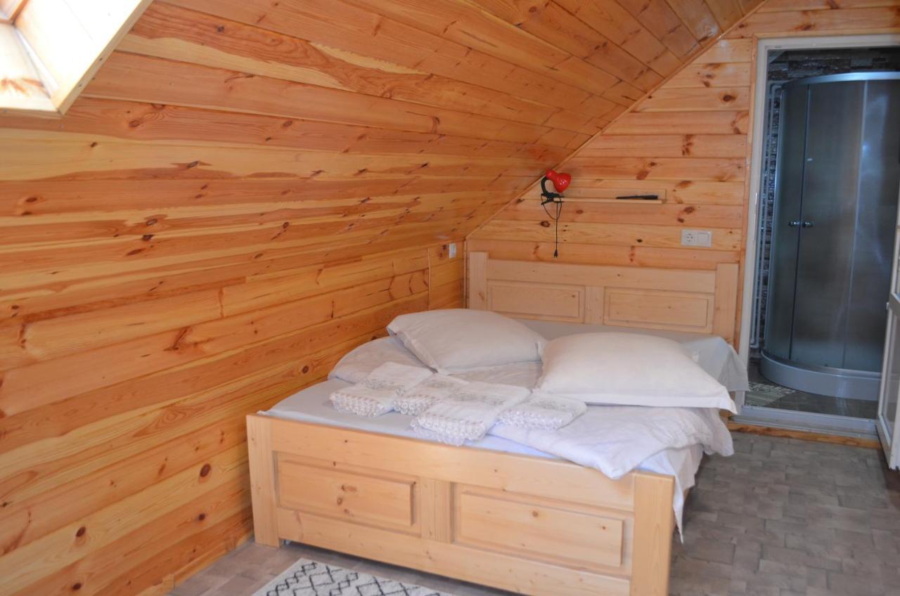 Cameră dublă cu baie privată