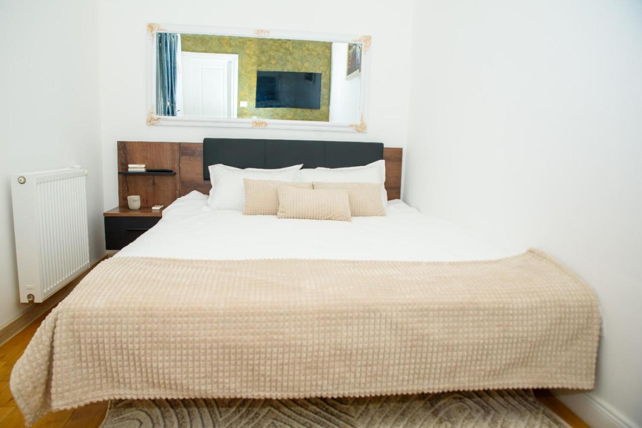Double Room,1406385185:JPEG
