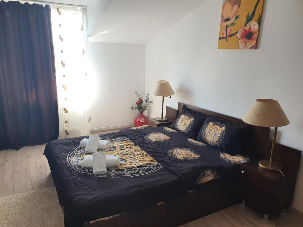 Cameră triplă cu baie externă privată