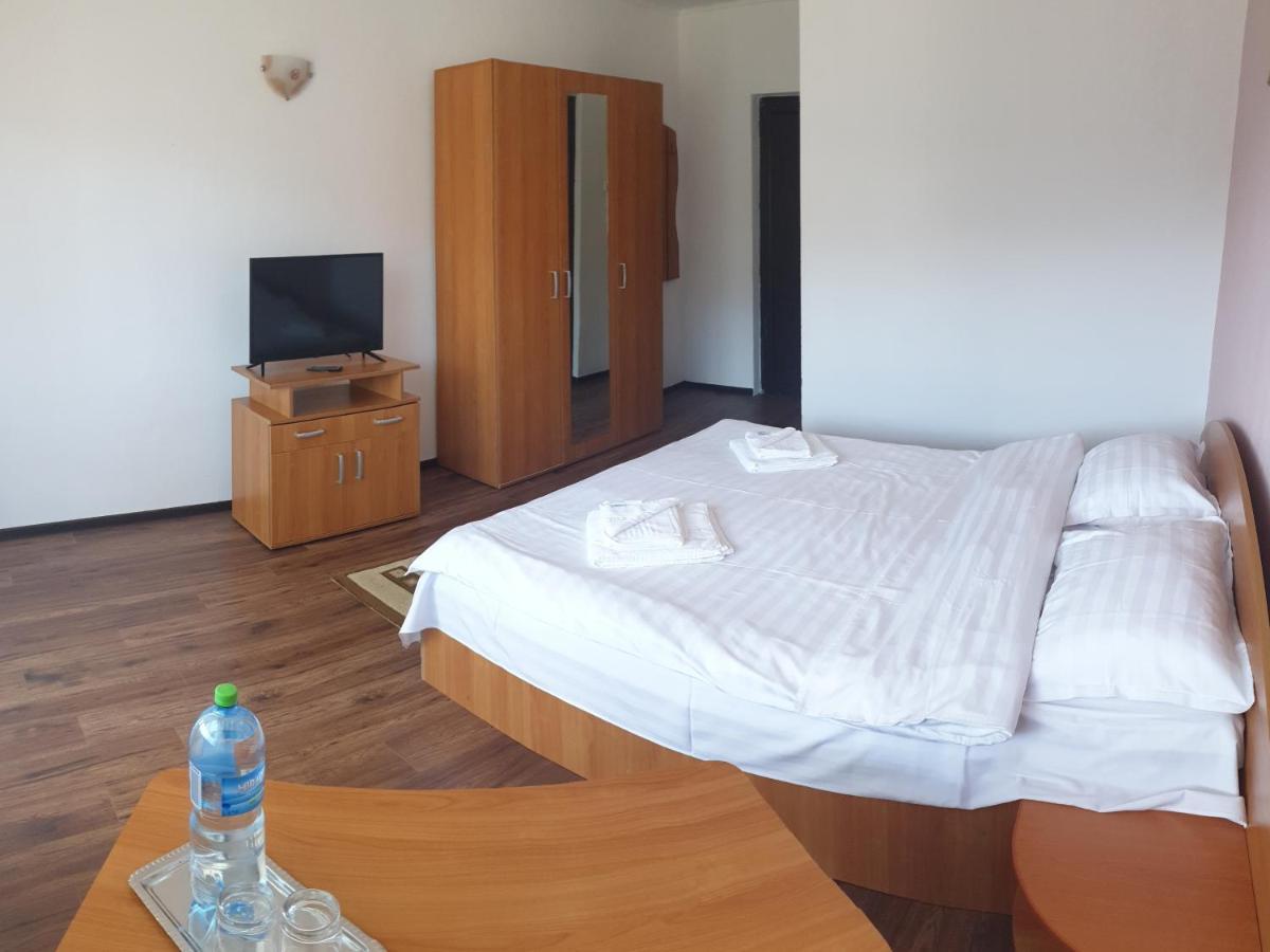 Cameră dublă cu baie privată