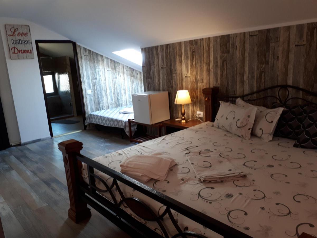 Luxury Triple Room,1479776810:JPEG