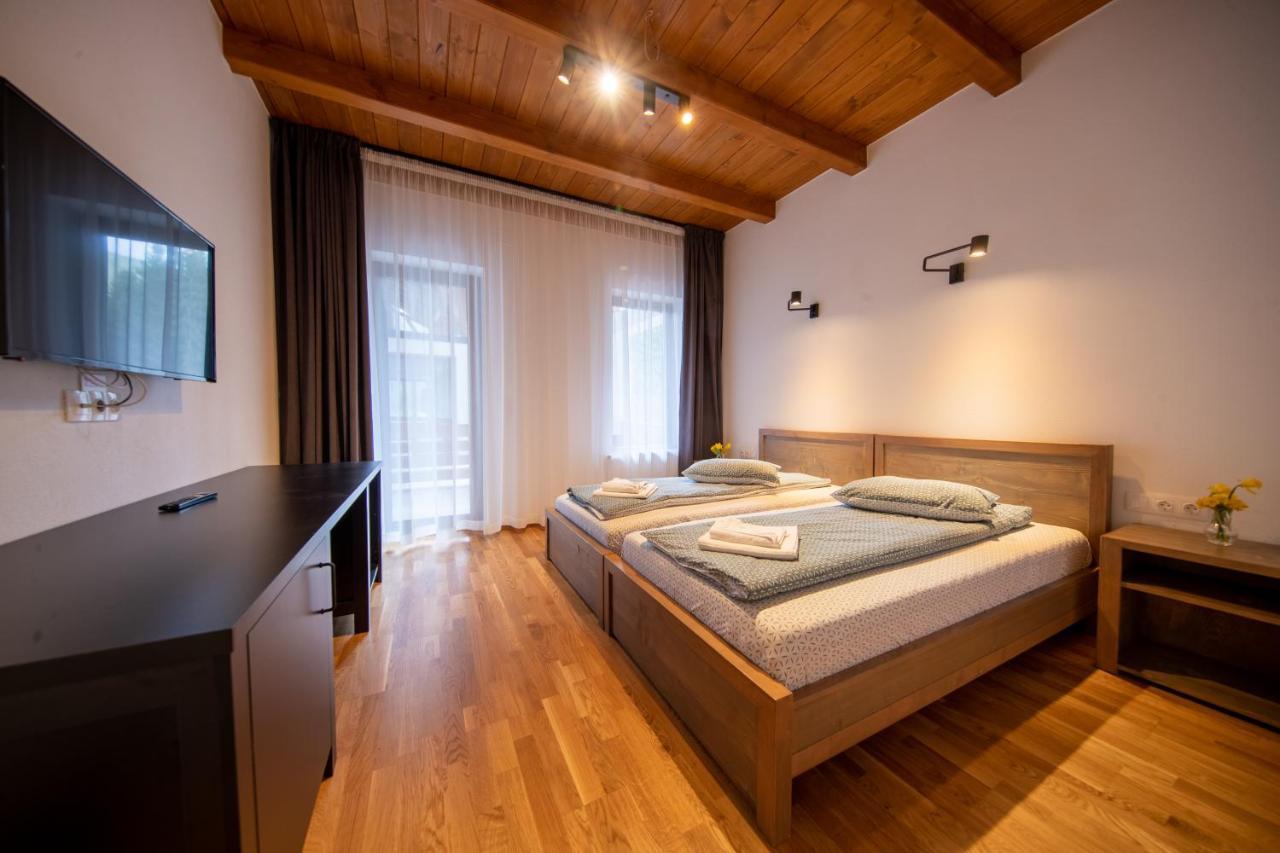 Cameră twin cu balcon