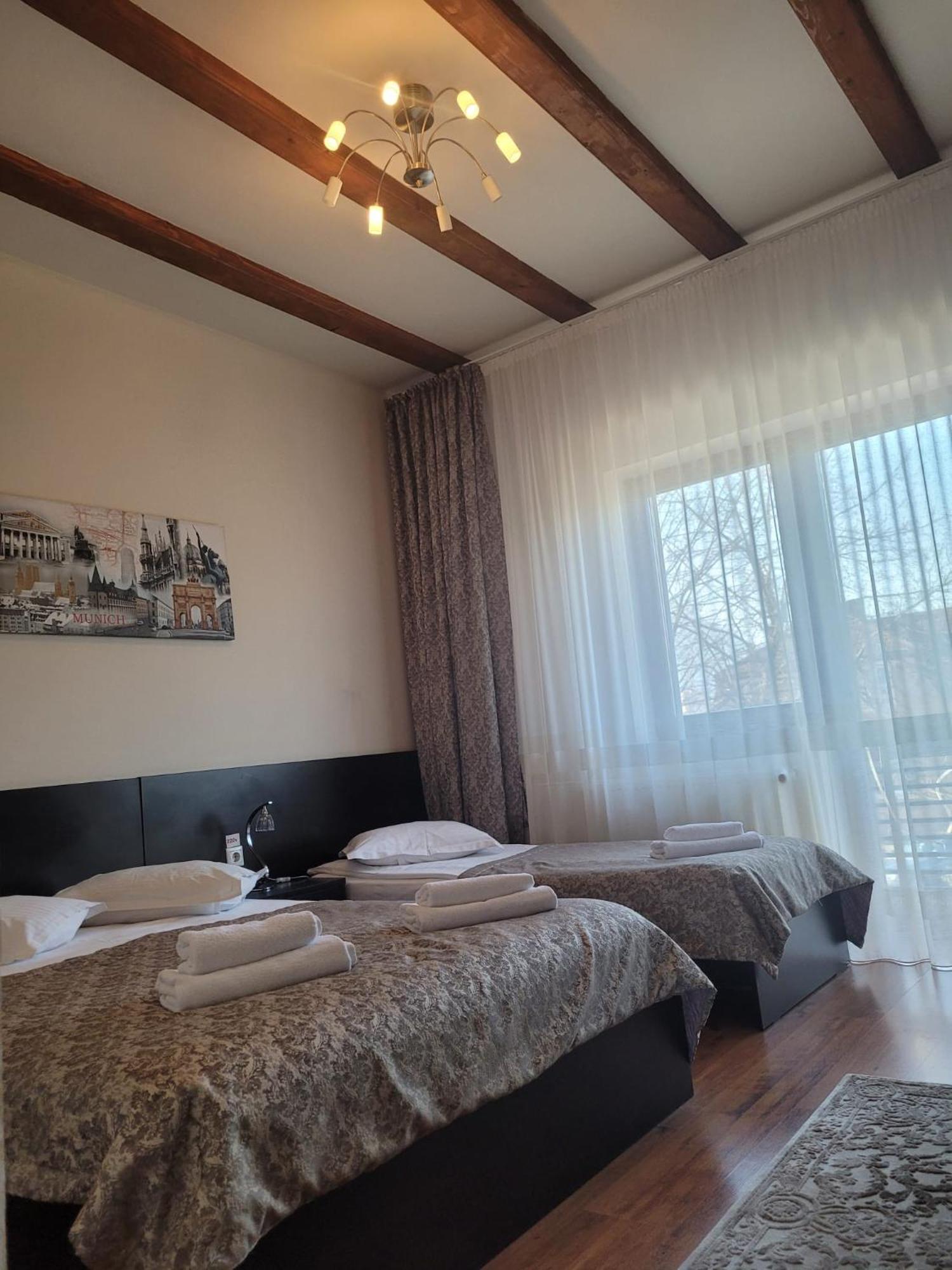 Cameră triplă cu balcon