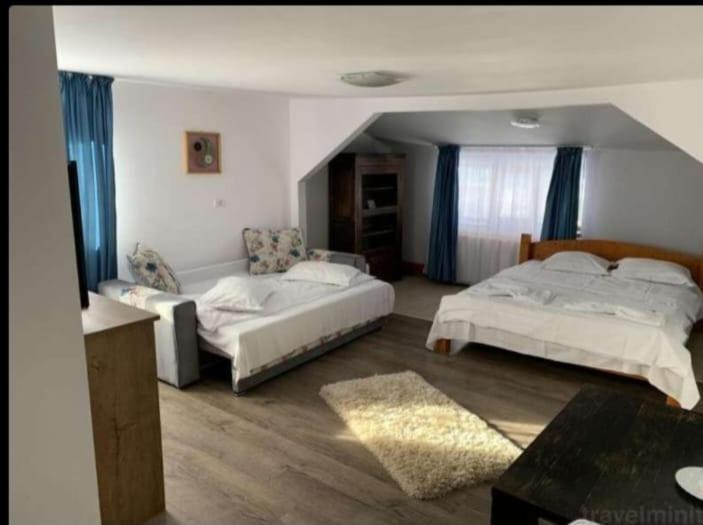 Cameră cvadruplă