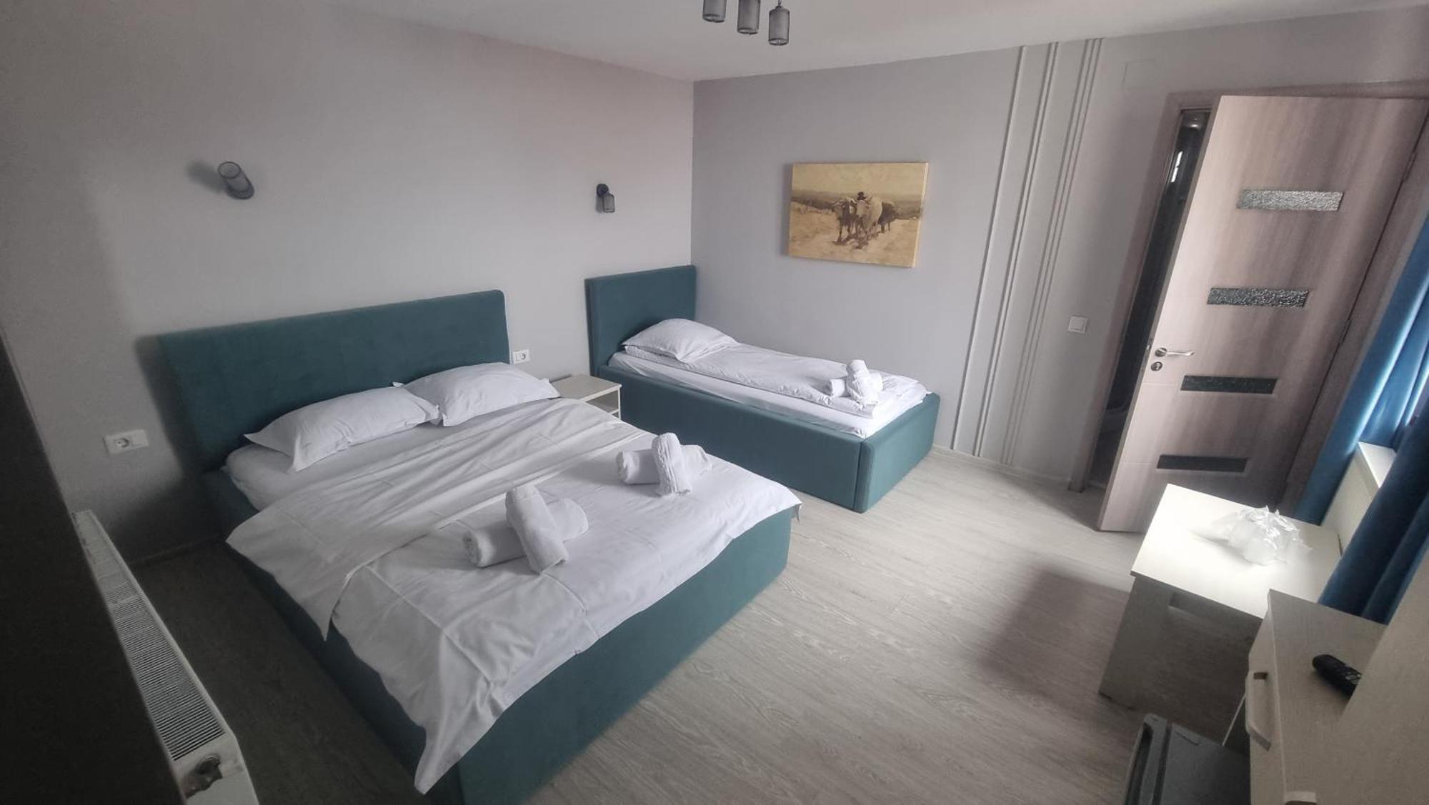 Cameră triplă cu balcon