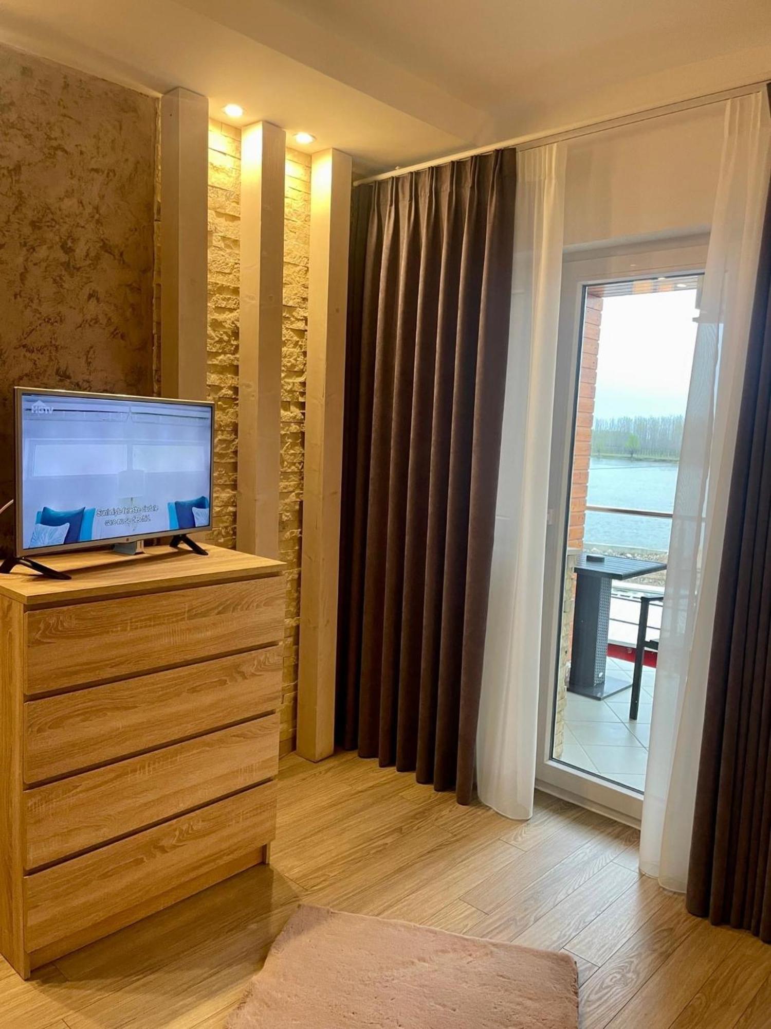 Cameră dublă sau twin Deluxe cu balcon.