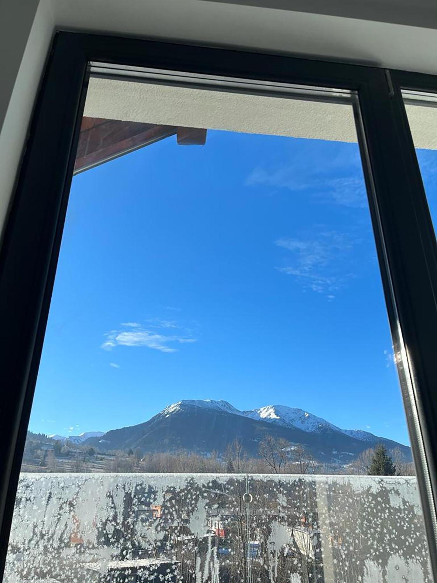 Cameră dublă cu vedere la munte