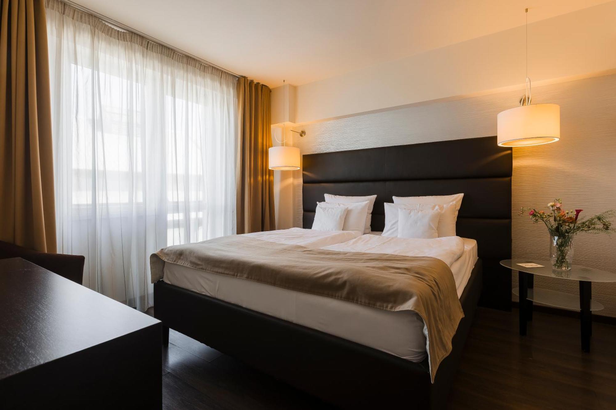 One-Bedroom Apartment,1533601048:JPEG