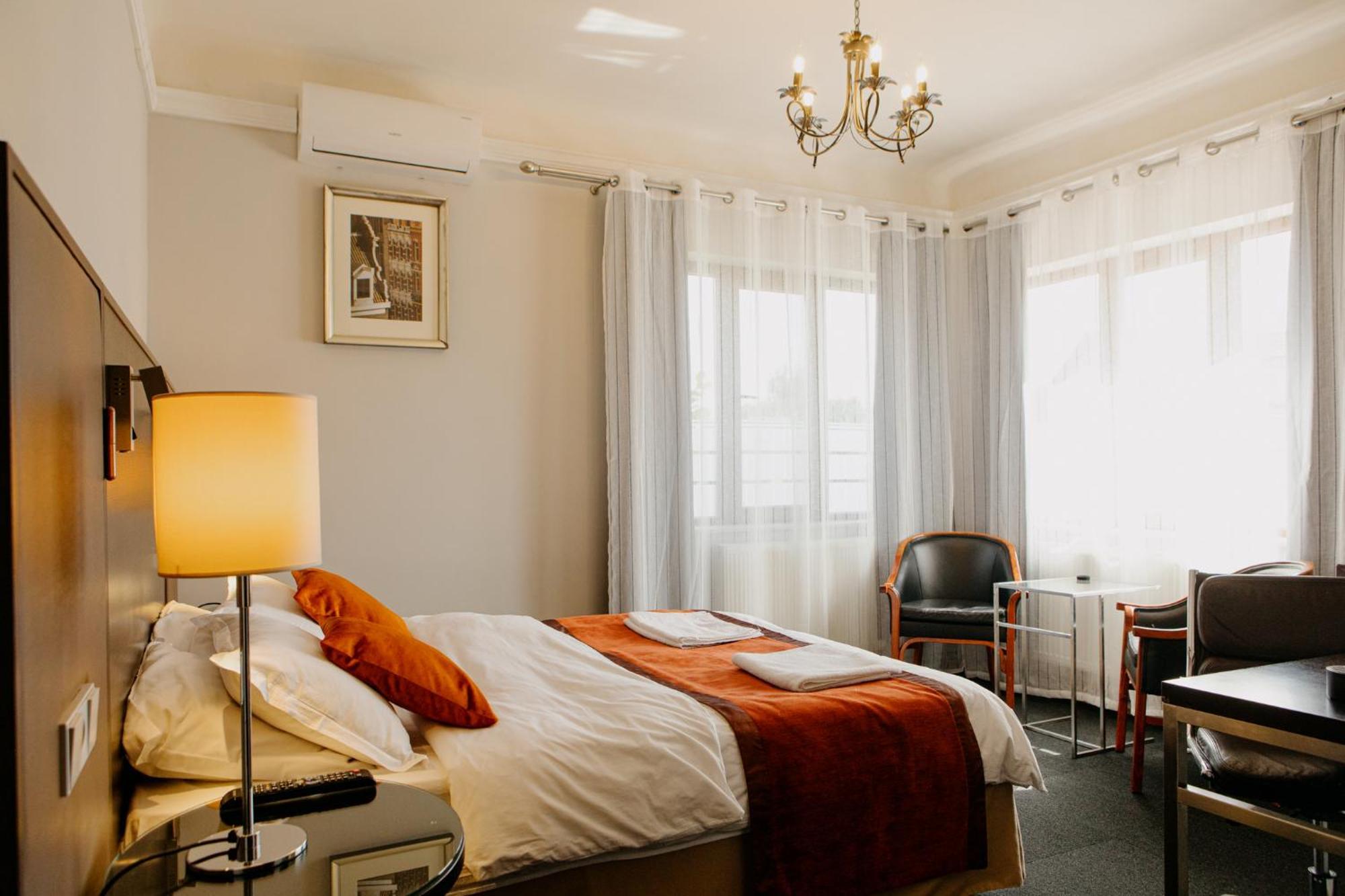 Deluxe Queen Room