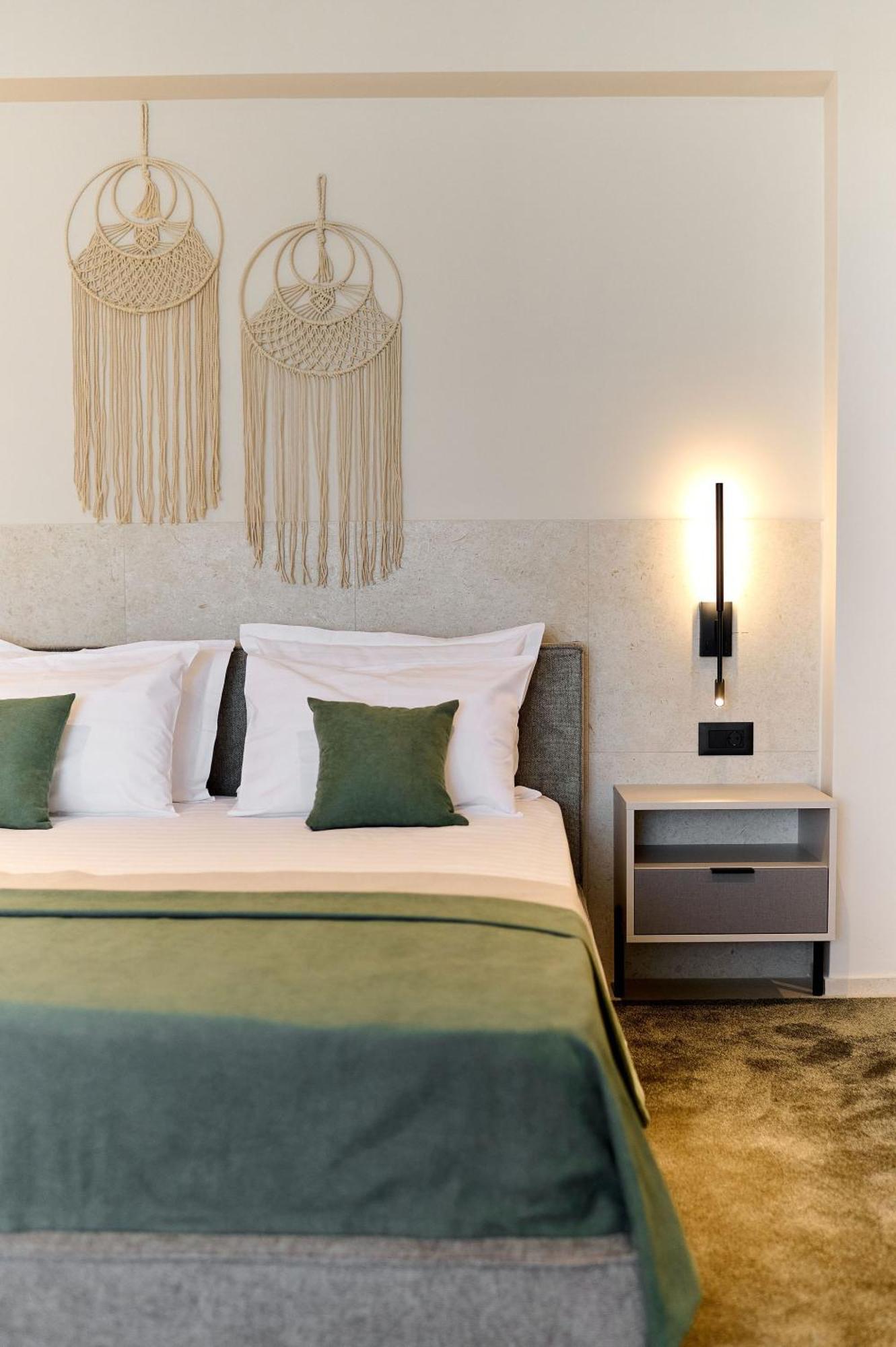 Apartament cu 2 dormitoare cu balcon şi vedere la mare