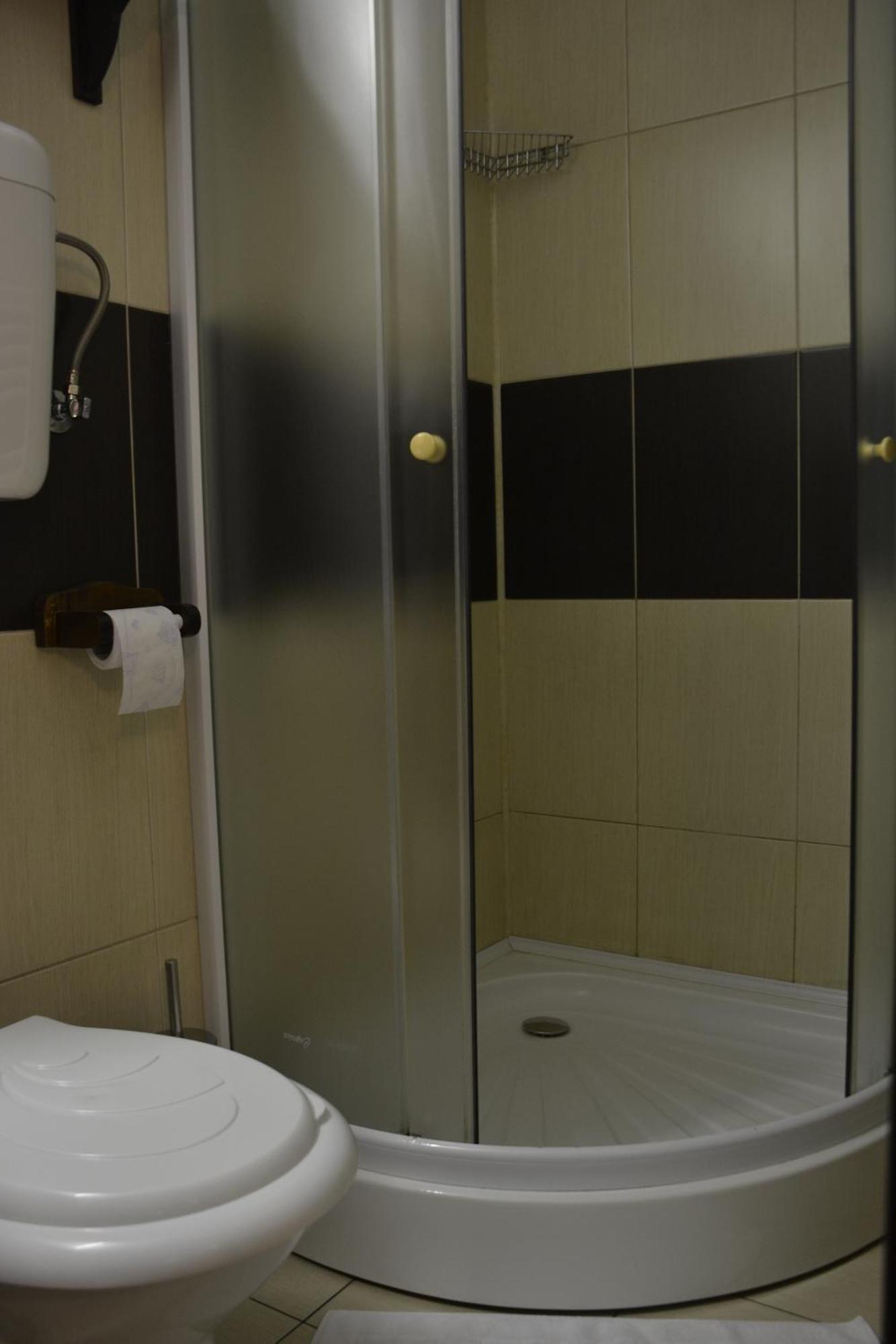 Cameră dublă cu baie privată