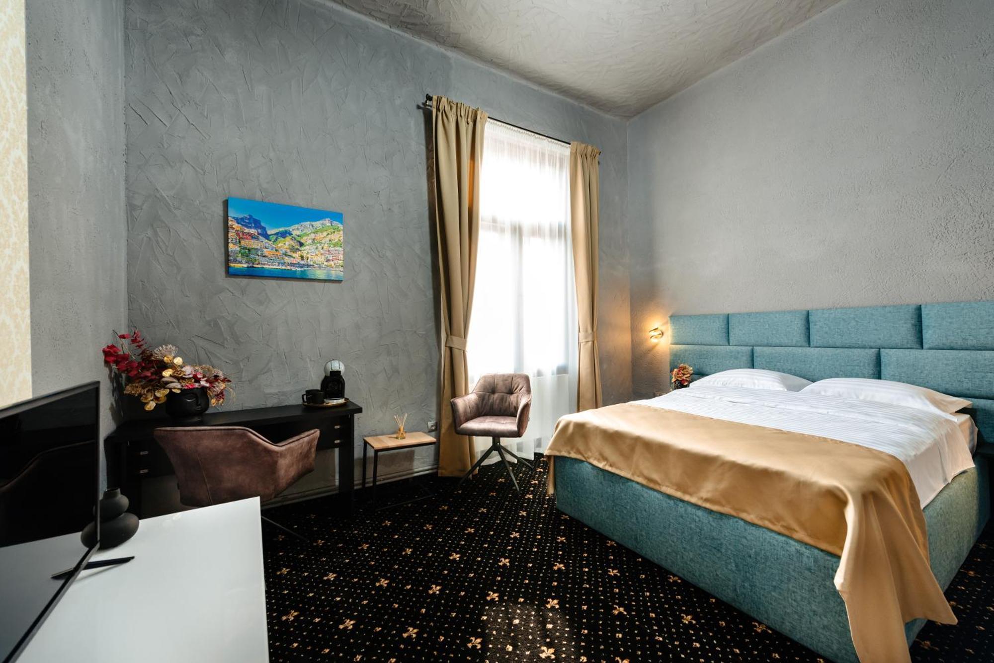 Double Room,1466003990:JPEG