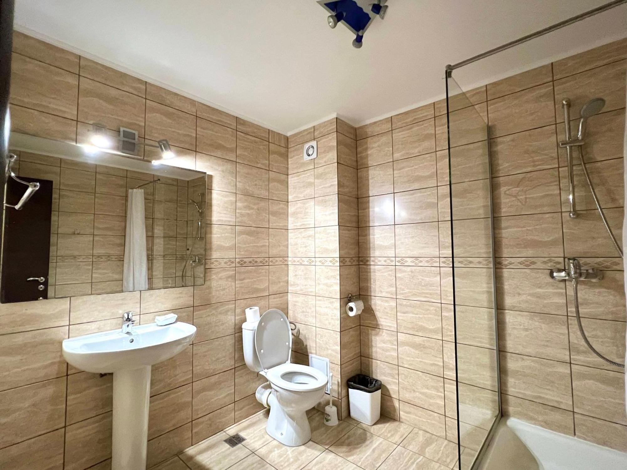 Cameră dublă Deluxe (2 adulți și 1 copil)