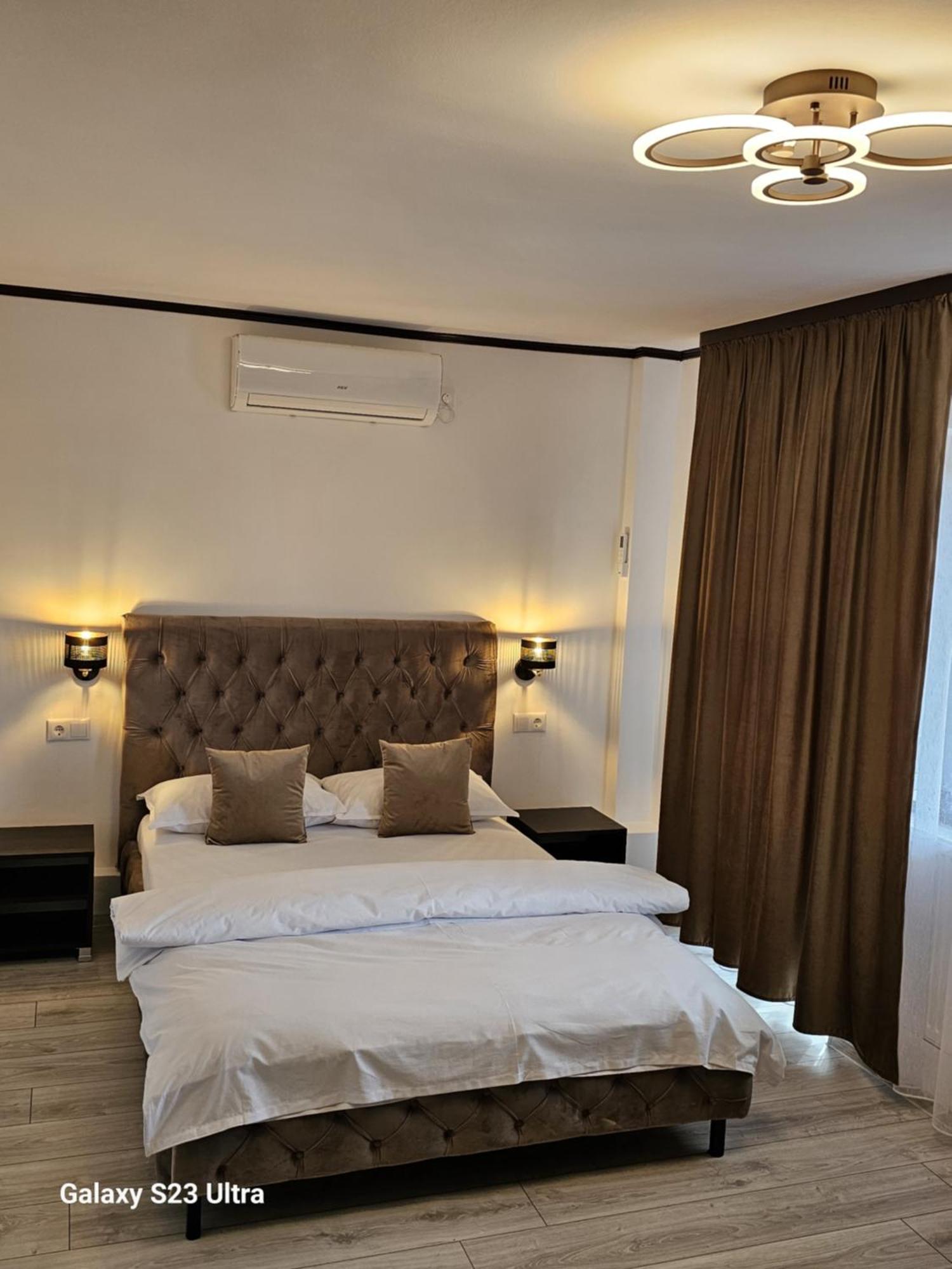 Cameră dublă Deluxe cu balcon