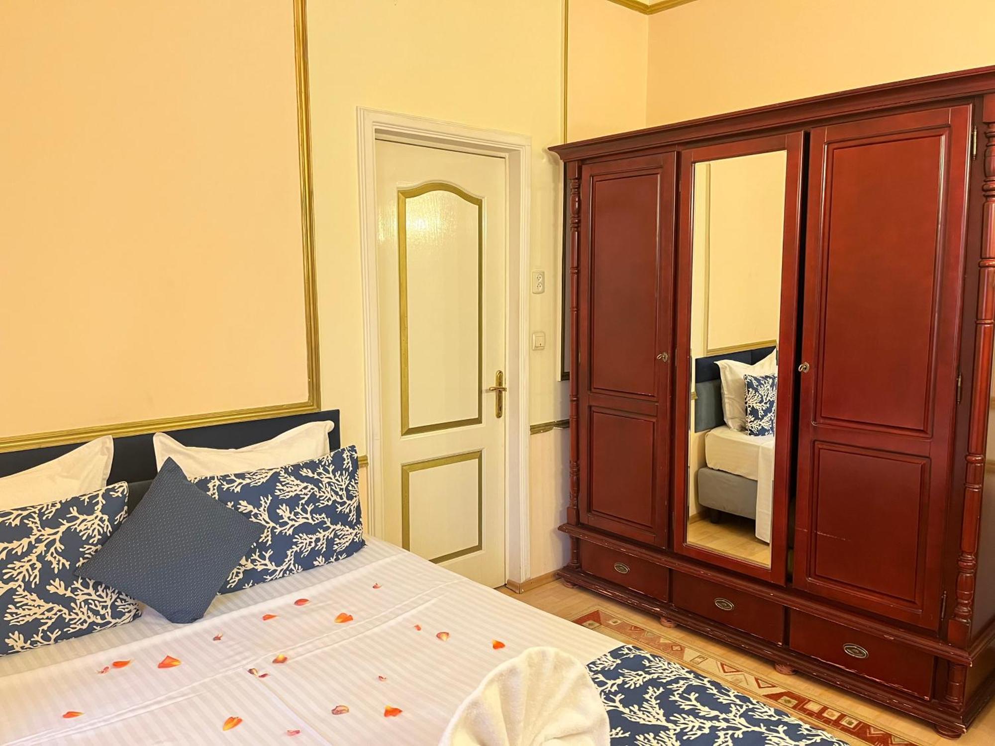 Queen Suite