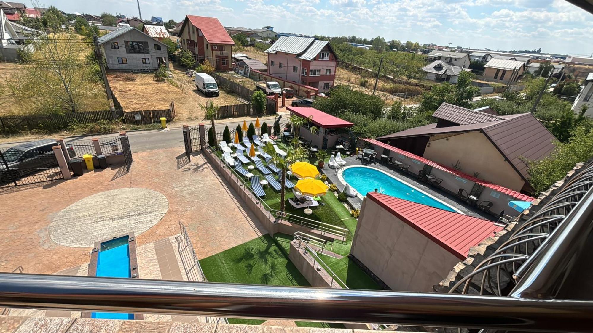 Cameră twin cu baie privată