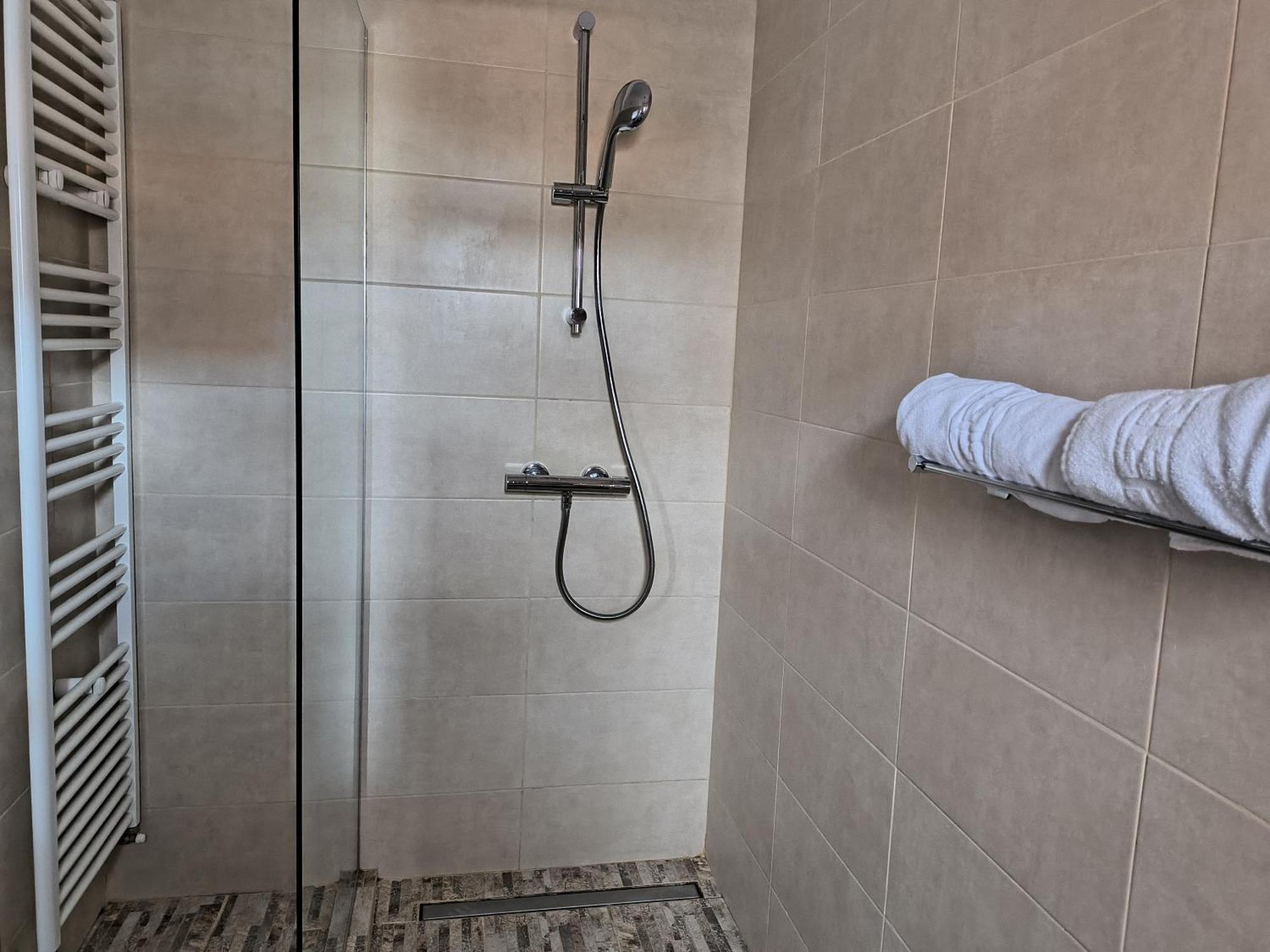 Cameră dublă cu balcon (3 adulți)
