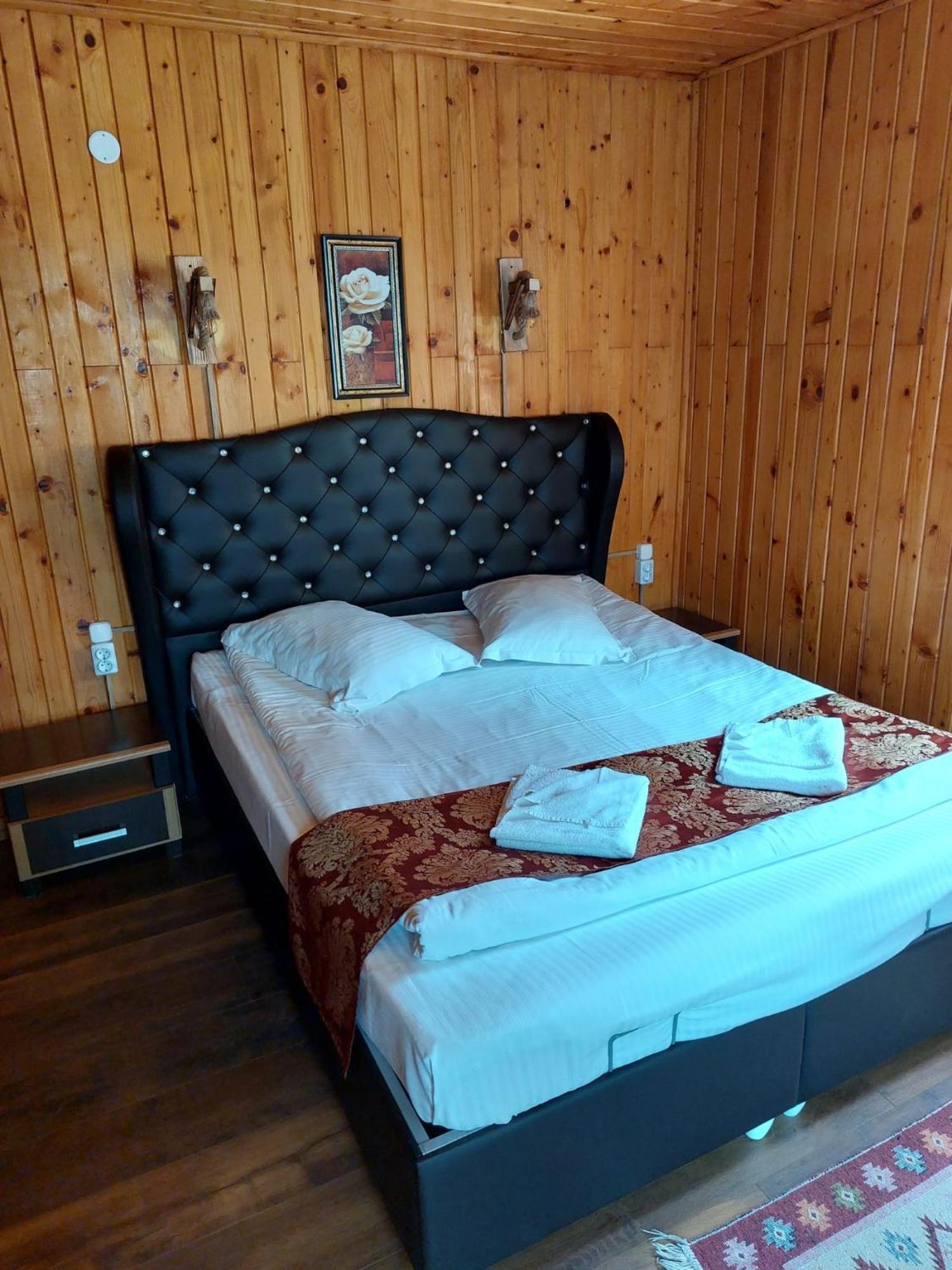 Cameră dublă Deluxe cu balcon