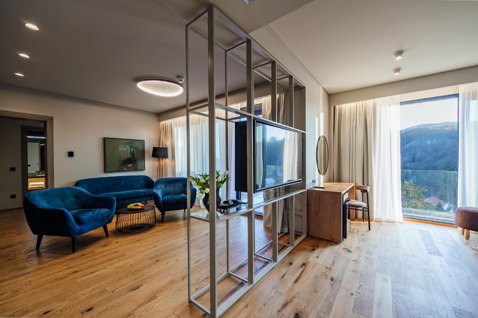 Panoramic View Suite 1 Bedroom & Living Corp Peakture
