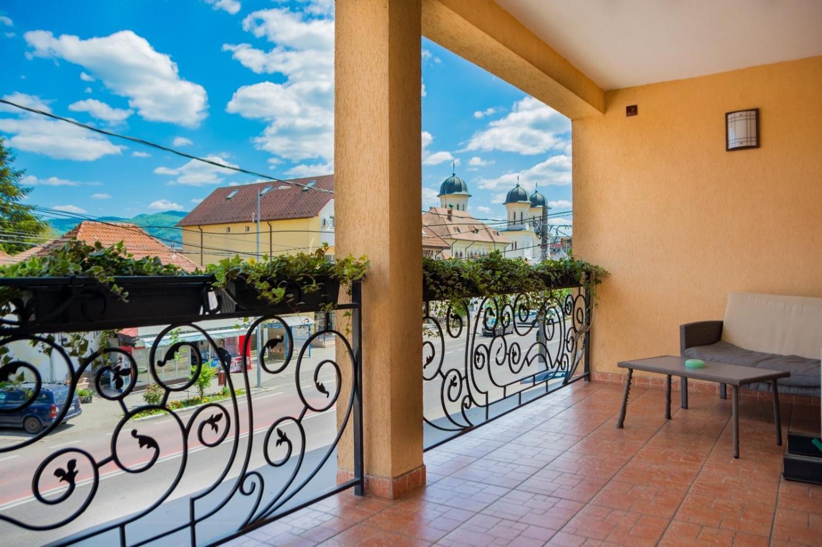 Cameră triplă cu balcon