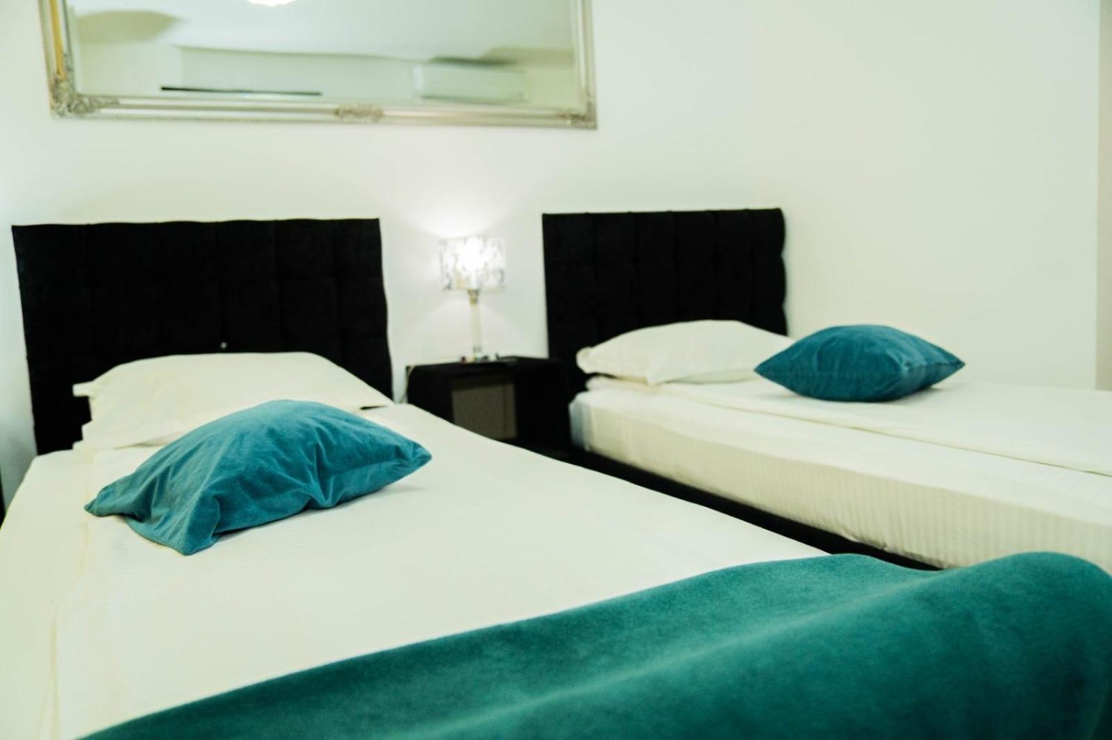 Zweibettzimmer mit eigenem Bad