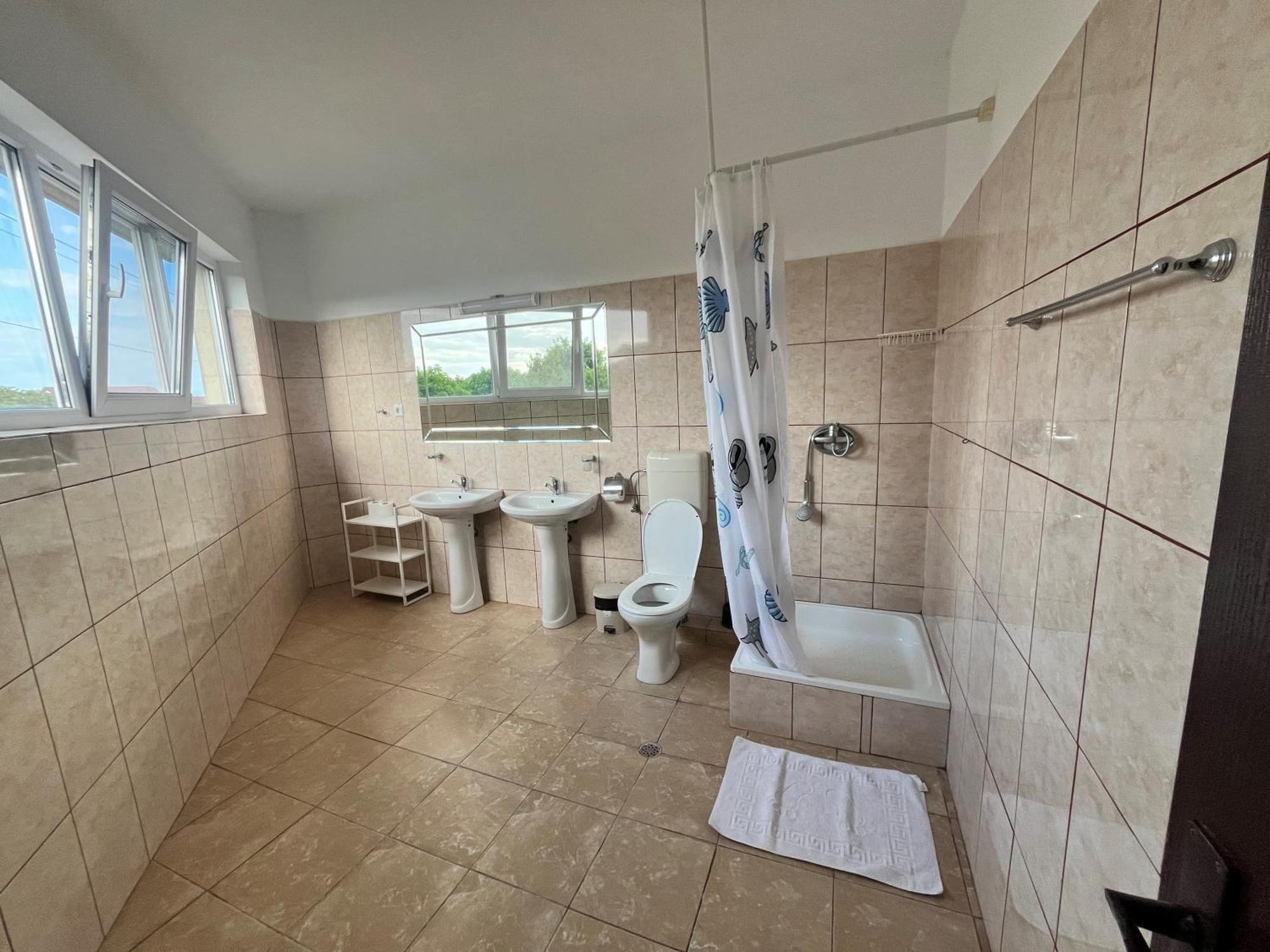 Cameră triplă cu balcon