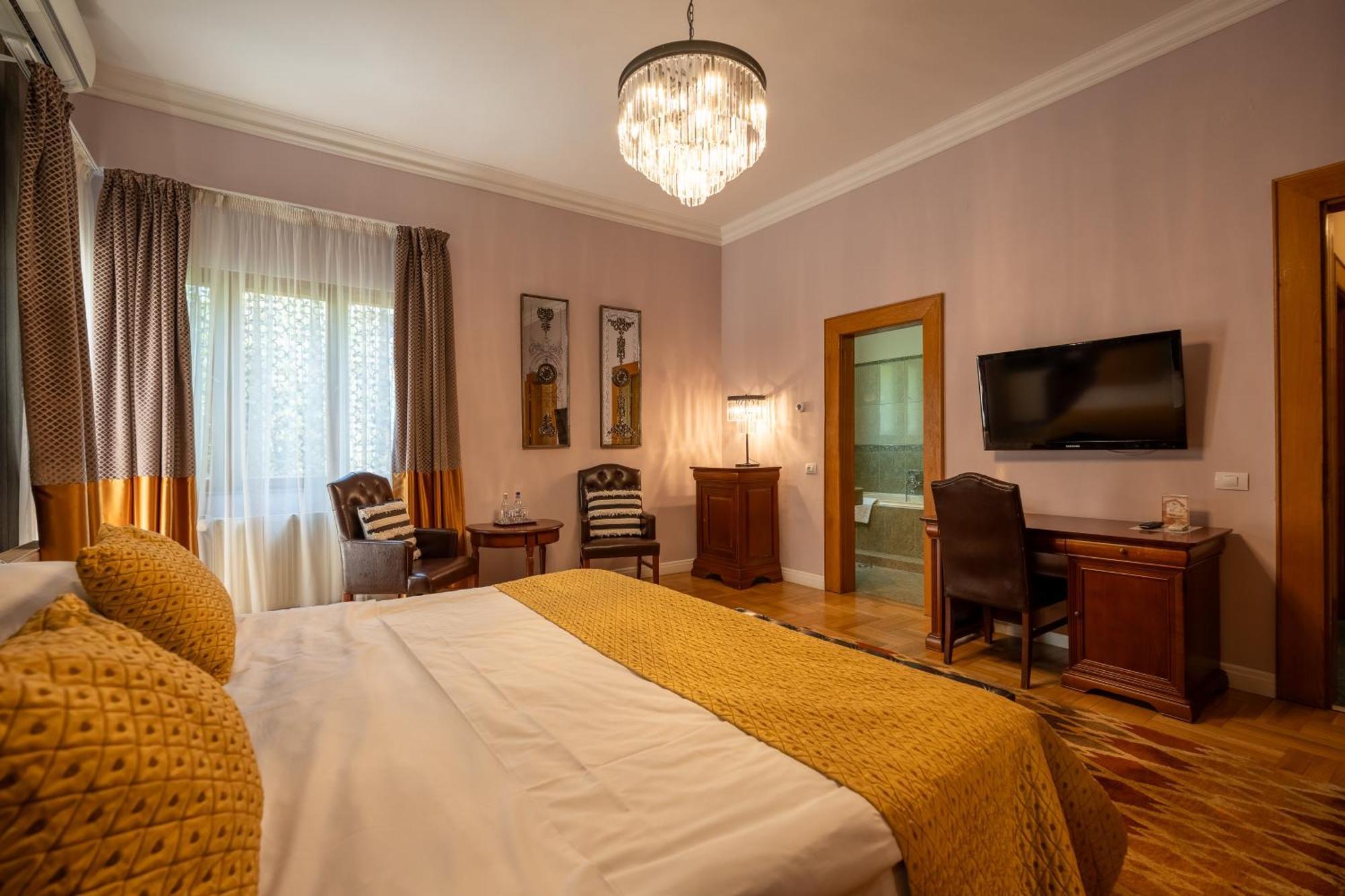 Superior Double Room upper floors no elevator,1685062013:JPEG