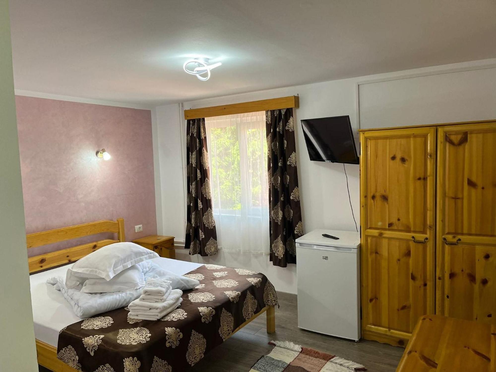 Cameră dublă cu baie privată