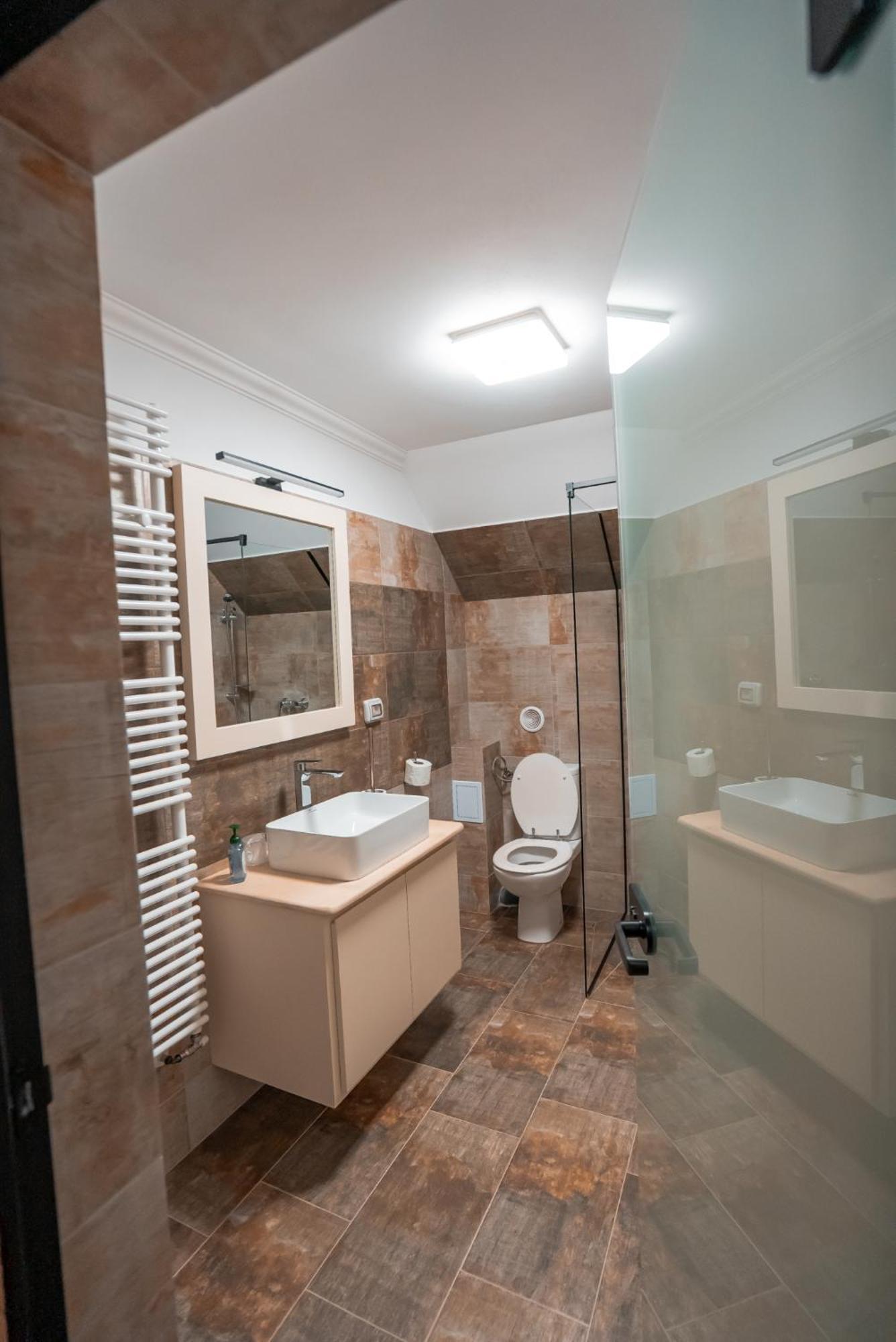 Cameră dublă Deluxe cu balcon