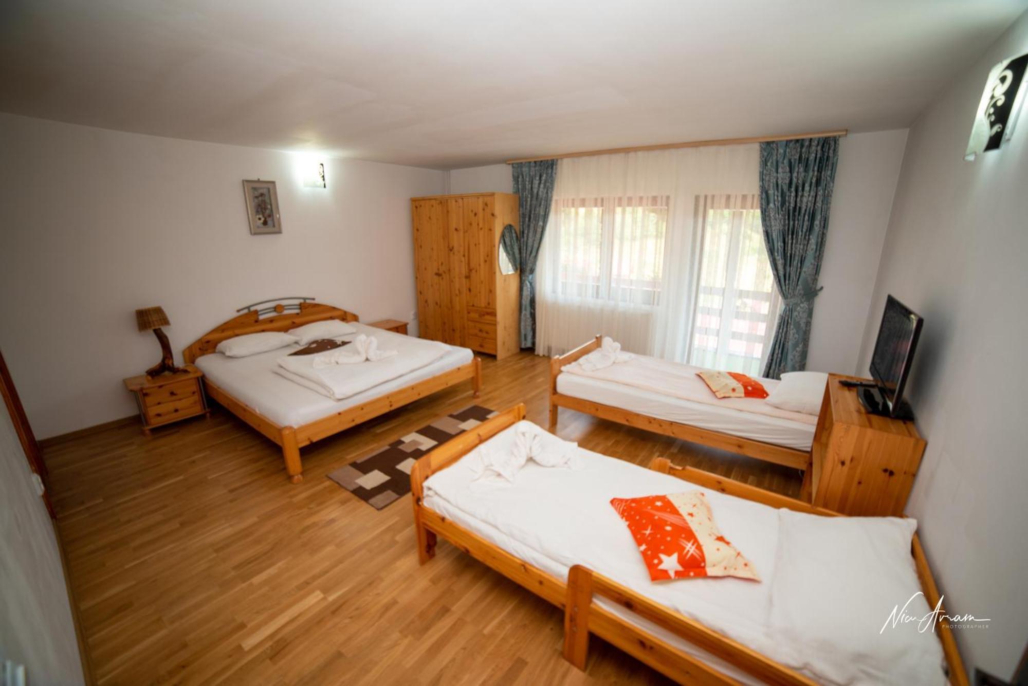 Cameră cvadruplă cu balcon