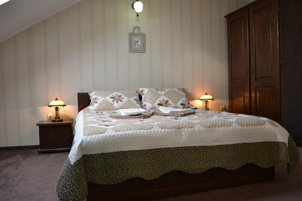 Cameră dublă cu baie privată - la mansardă