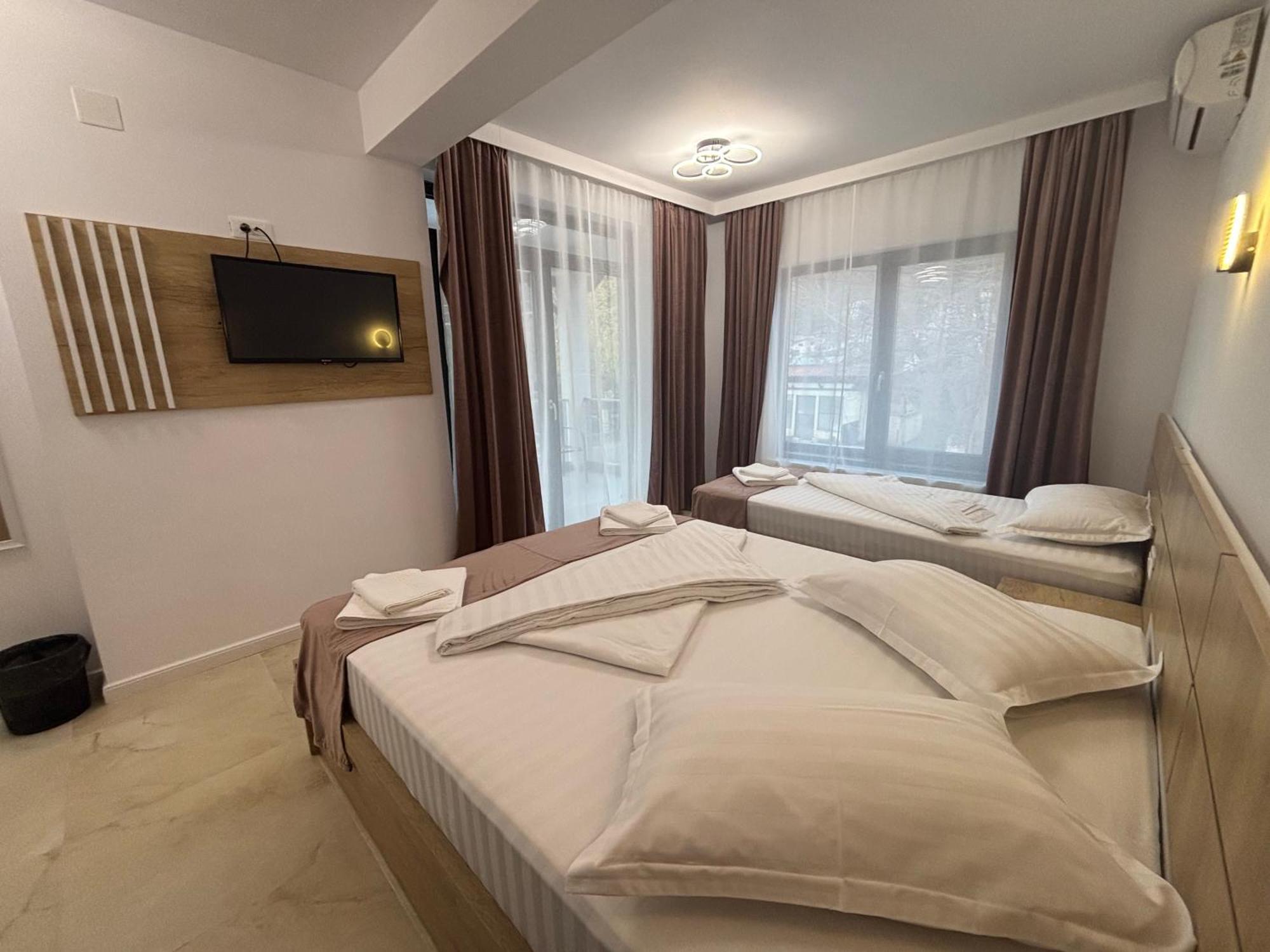 Cameră triplă cu balcon