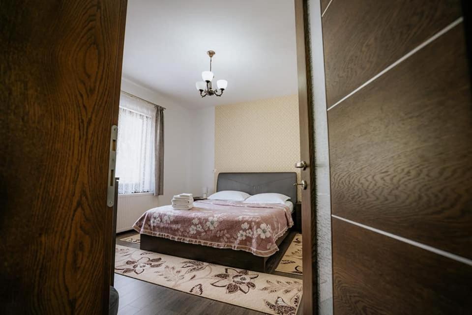Cameră dublă cu baie privată