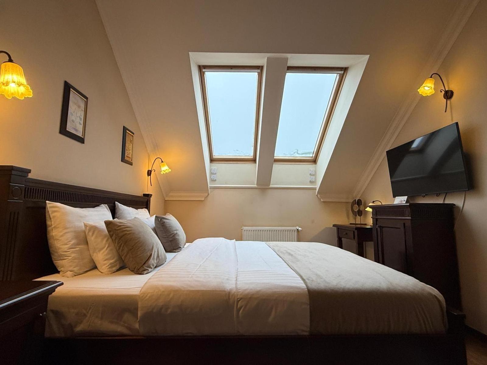 City Studio,1746858061:JPEG