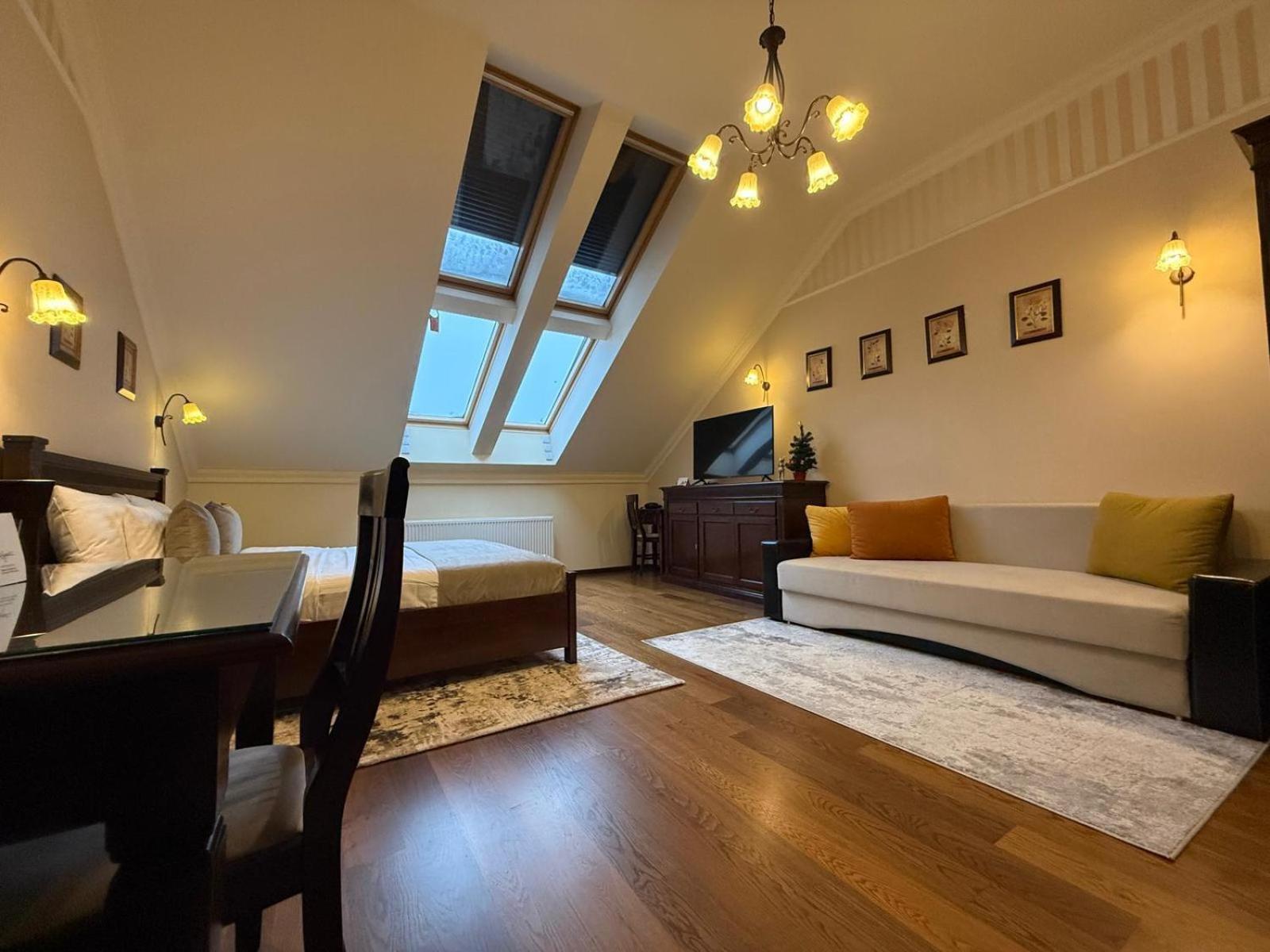 Superior Studio,1746858057:JPEG