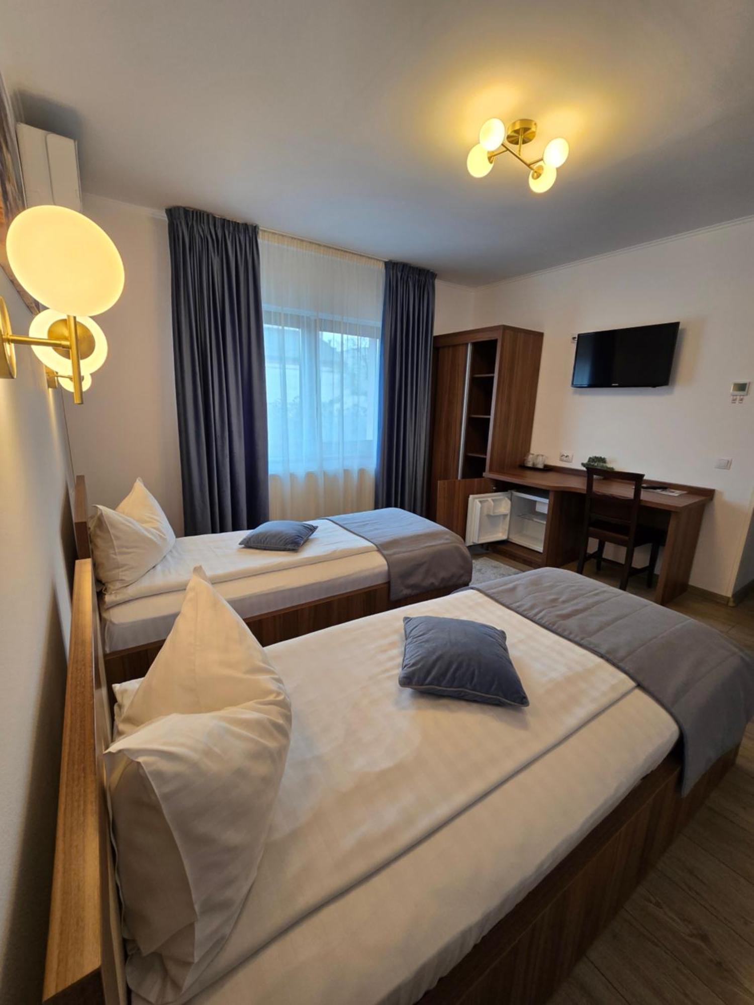 Twin Room,1746926784:JPEG