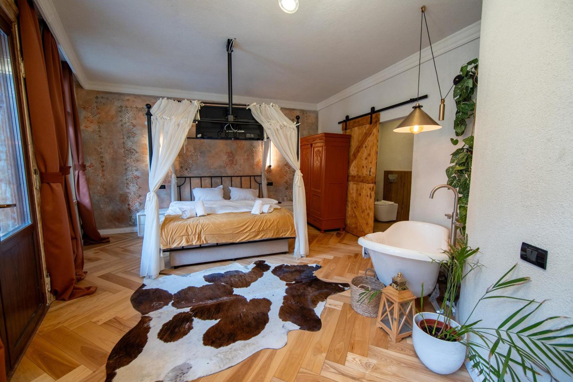 Cameră Queen cu o cadă spa