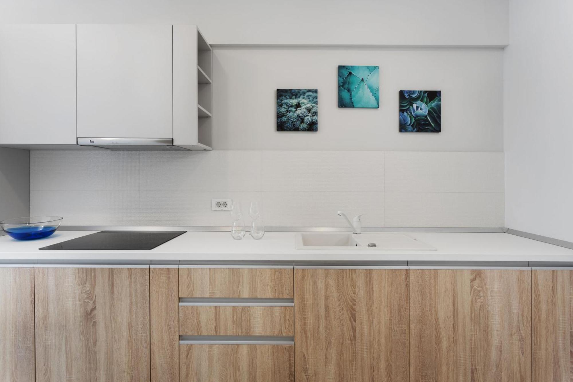 Family Room with Balcony,1758470904:JPEG