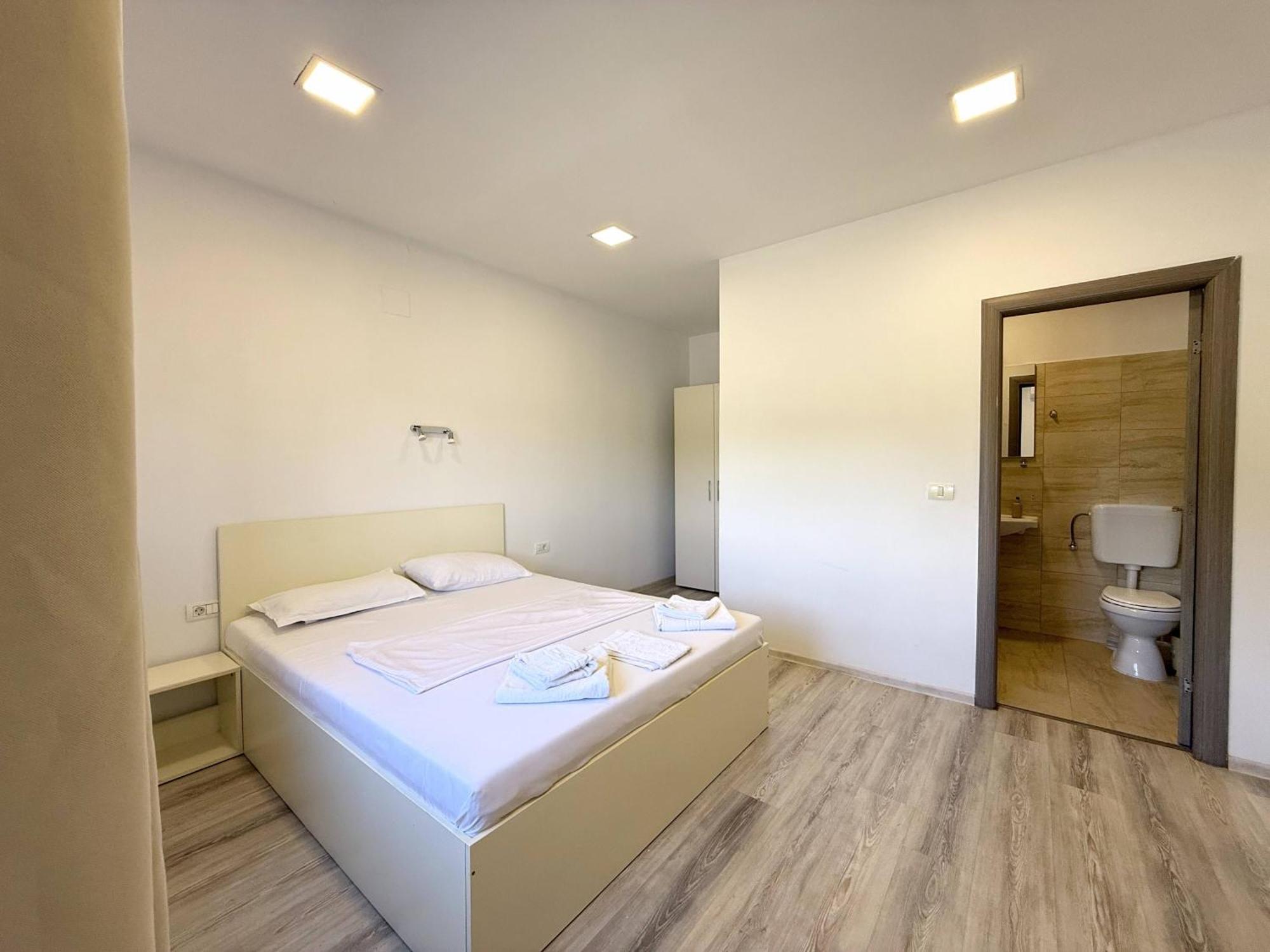 Cameră dublă cu baie privată
