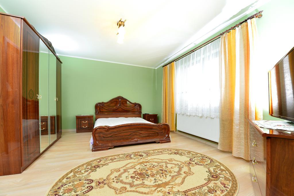 Cameră dublă cu baie privată