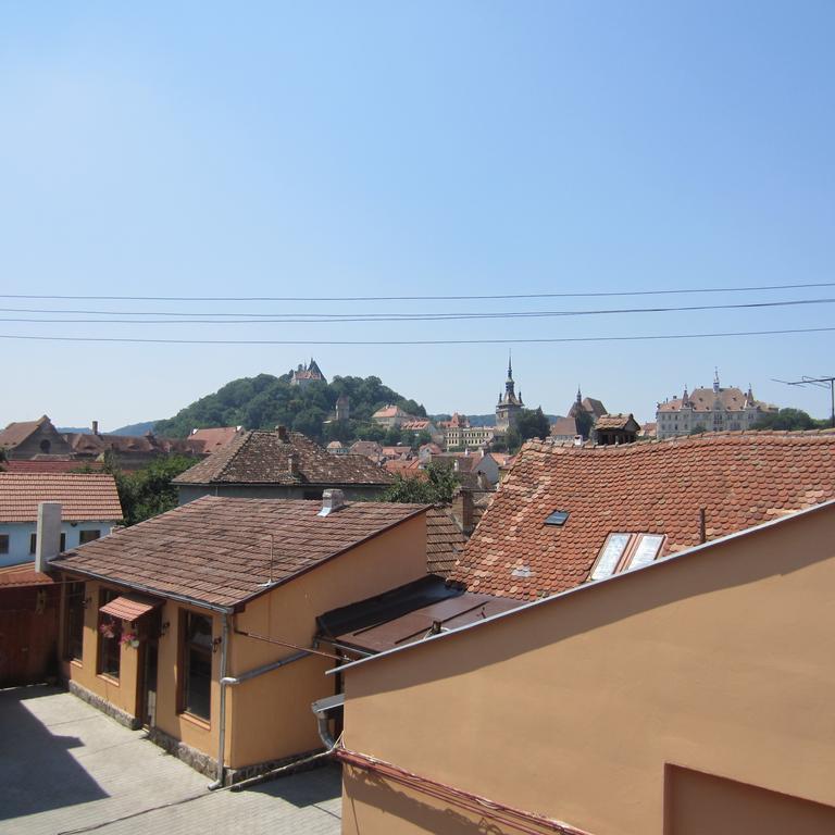 Cameră dublă la mansardă