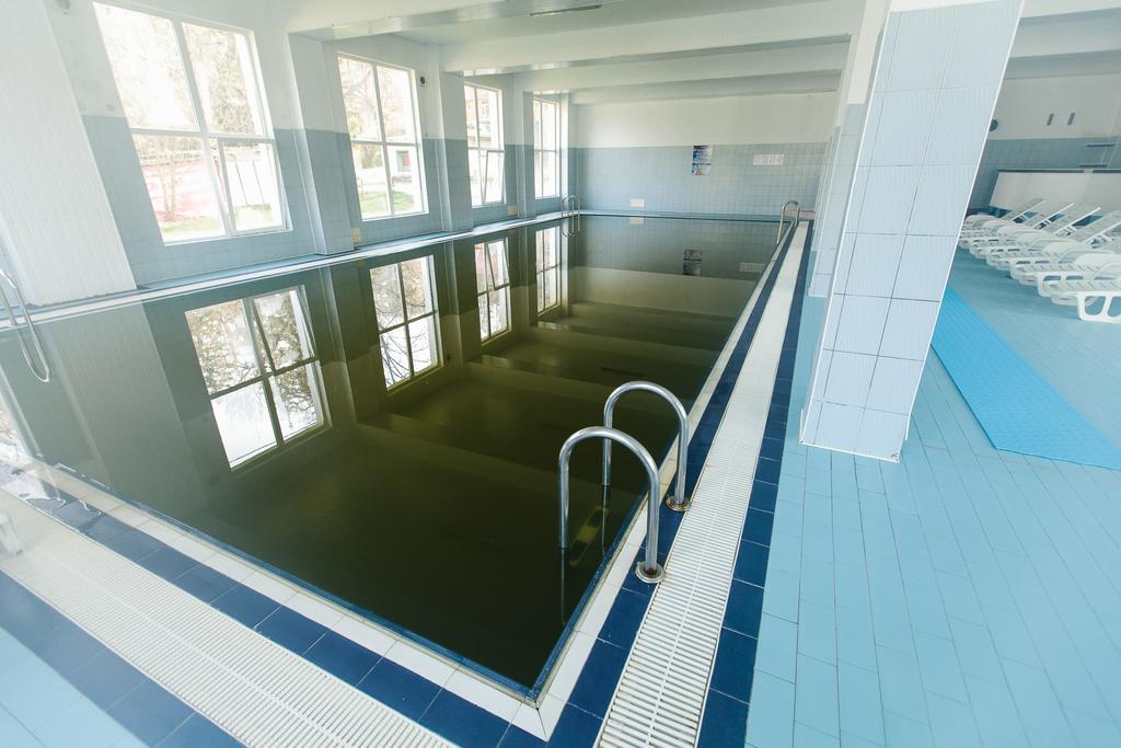 Suită cu balcon și acces la spa