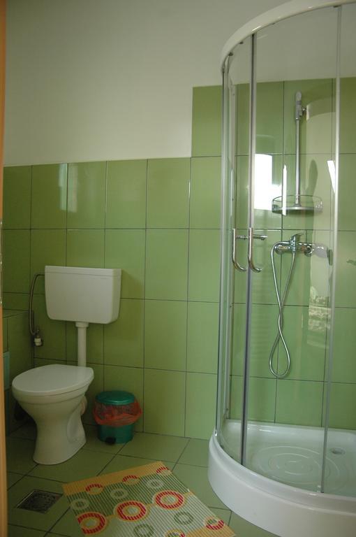 Cameră triplă cu baie privată