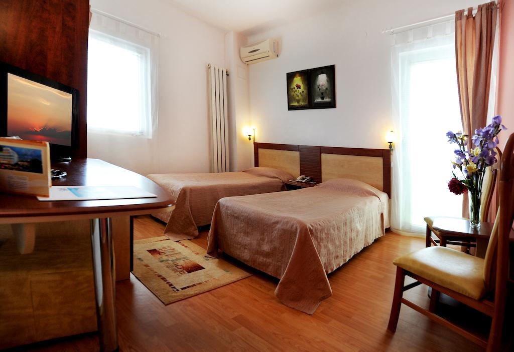 Twin Room,1116050637:JPEG