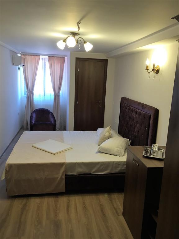Cameră dublă buget
